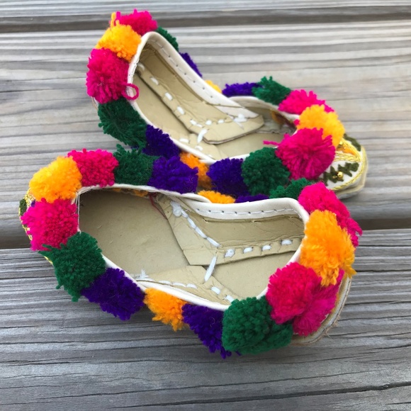 Kids Khussa Fancy Indian Traditional Embroidery - Picture 3 of 7